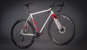 赤白のRLT9 STEEL